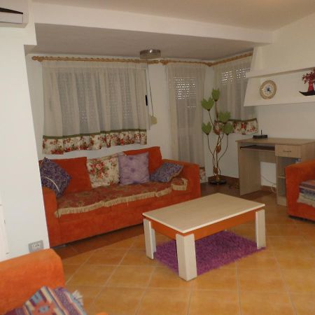 Aldom Apartments Дуррес Экстерьер фото