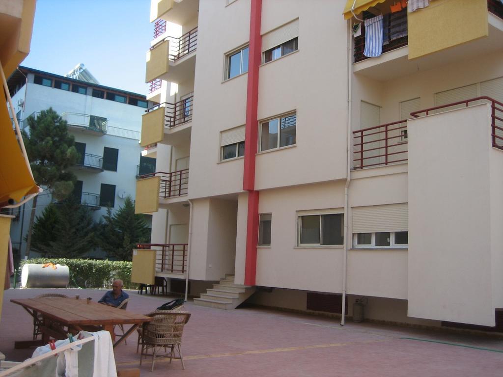 Aldom Apartments Дуррес Экстерьер фото